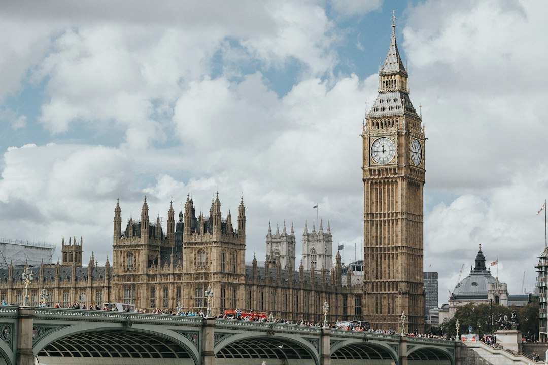 UK Parliament and Big Ben representing UK immigration rules and Skilled Worker policy